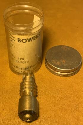 R4110-4113 Bowers 5308 Vintage American Standard Deck Faucet Valve Stem Hot R4110-4113 Bowers 5308 Vintage American Standard Deck Faucet Valve Stem Hot