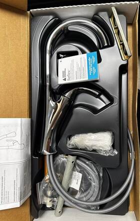 9124c Moen Notch 1-handle Pulldown Kitchen Faucet Chrome New Very Nice